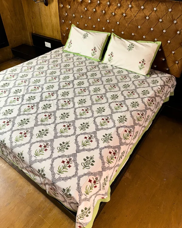 Elegant_Floral_Cotton_Bedsheet_Set_with_2_Pillow_Covers_|_White_&_Green_Printed_Double_Bed_Bedsheet
