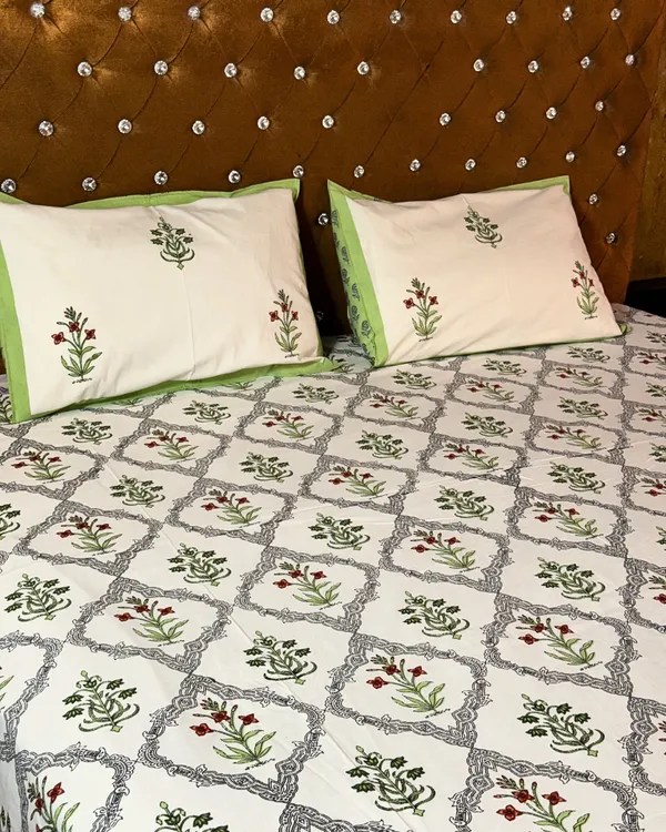 Elegant_Floral_Cotton_Bedsheet_Set_with_2_Pillow_Covers_|_White_&_Green_Printed_Double_Bed_Bedsheet