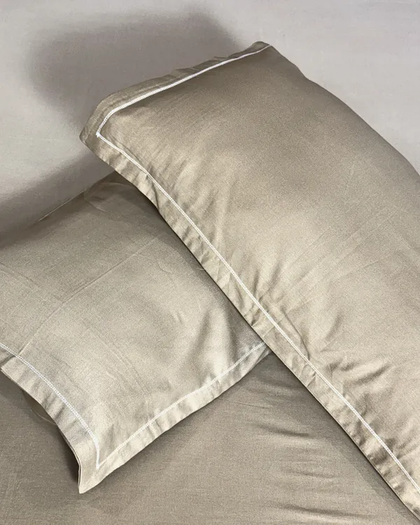 Luxury_Beige_Solid_Bedsheet_Set_with_2_Pillow_Covers_–_Soft_Elegant_Bedding_for_Bedroom