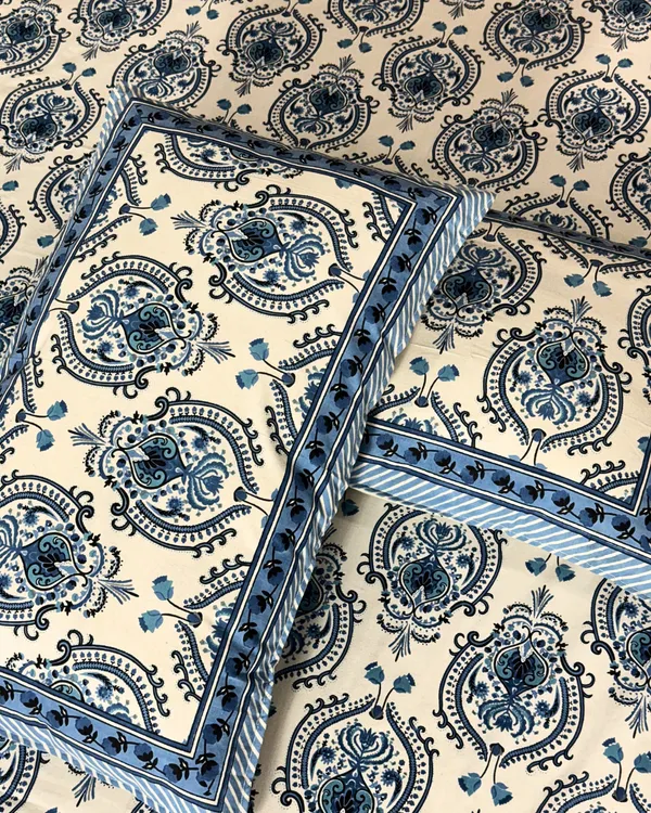 Neelkamal_Royal_Print_Double_Bedsheet_And_Two_Pillow_Covers
