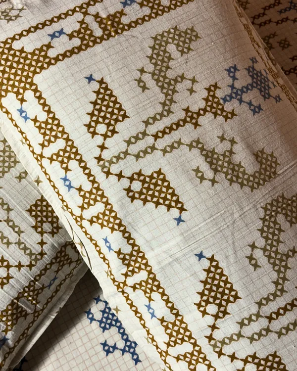 Premium_Cotton_Ethnic_Geometric_Print_Double_Bedsheet_with_2_Pillow_Covers_–_Soft_Traditional_Bed_Sheet_Set_for_Queen_&_King_Size_Beds