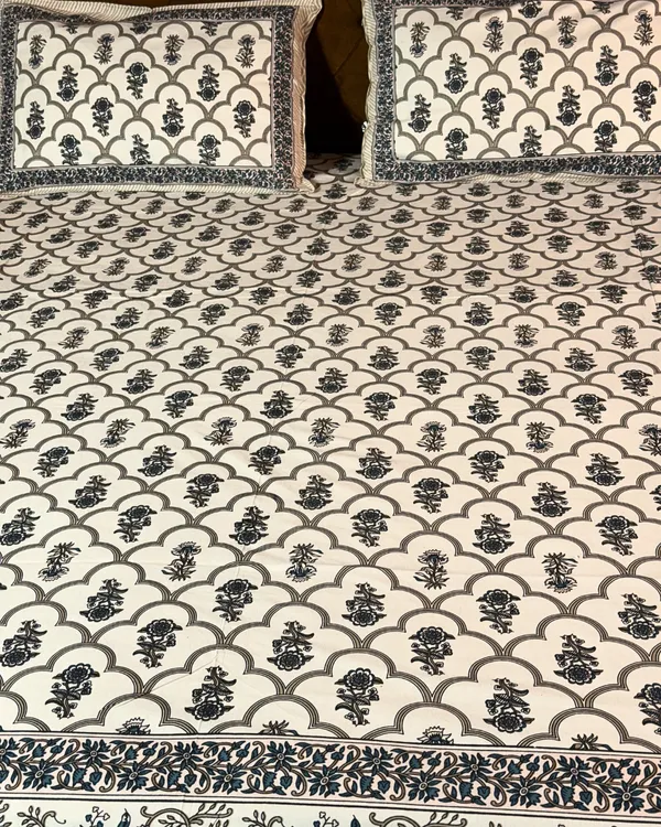 Premium_Cotton_Floral_Print_Double_Bedsheet_with_2_Pillow_Covers_–_Elegant_Handblock_Style_White_&_Blue_Bed_Sheet_Set_for_Queen_&_King_Size_Beds