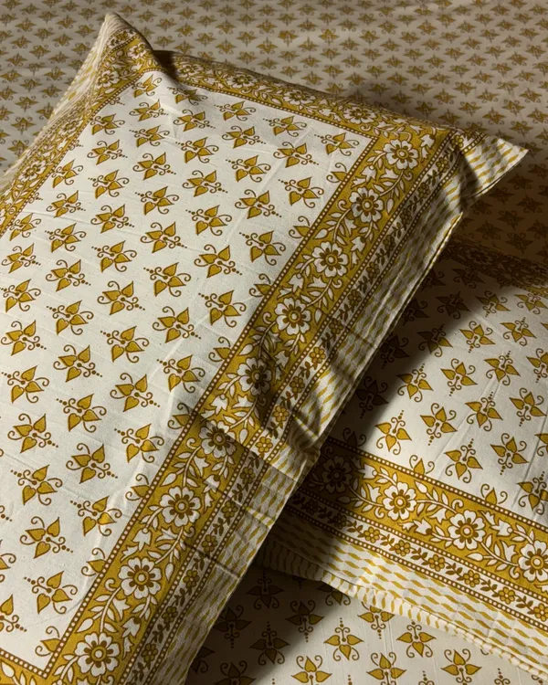 Premium_Printed_Cotton_Bedsheet_with_2_Pillow_Covers_|_Elegant_Beige_&_Gold_Pattern_Double_Bed_Bedding_Set