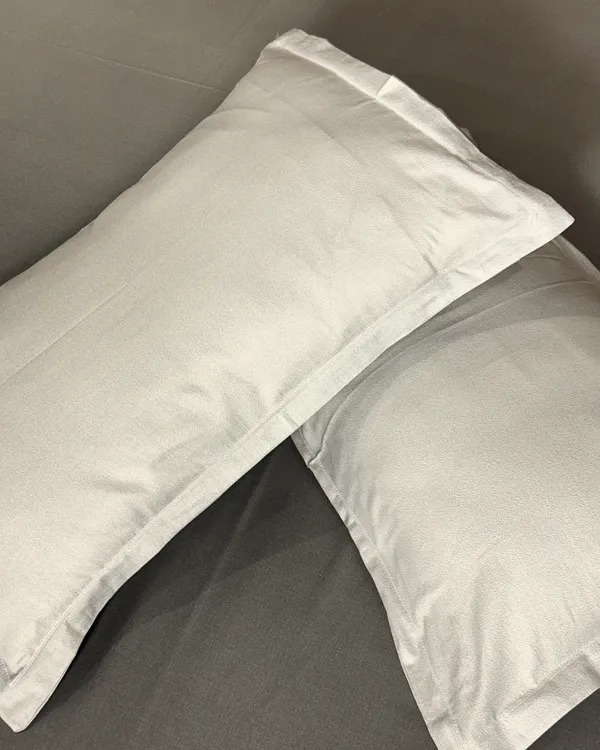 Silver_Grey_Premium_Bedsheet_with_2_Pillow_Covers_–_Soft_Solid_Color_Modern_Bedding_Set_for_Elegant_Bedrooms
