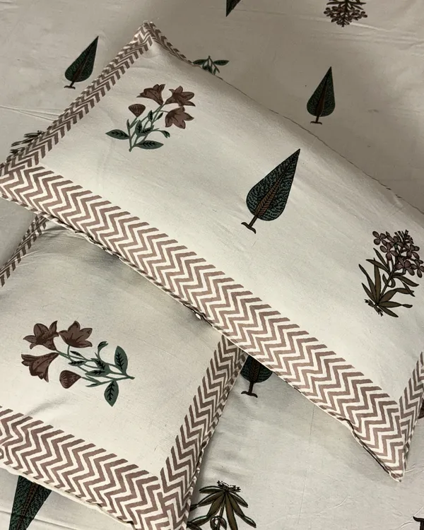 Udaipur_Botanical_Elegance_Bed_Sheet_And_Two_Pillow_Covers_90_X_108