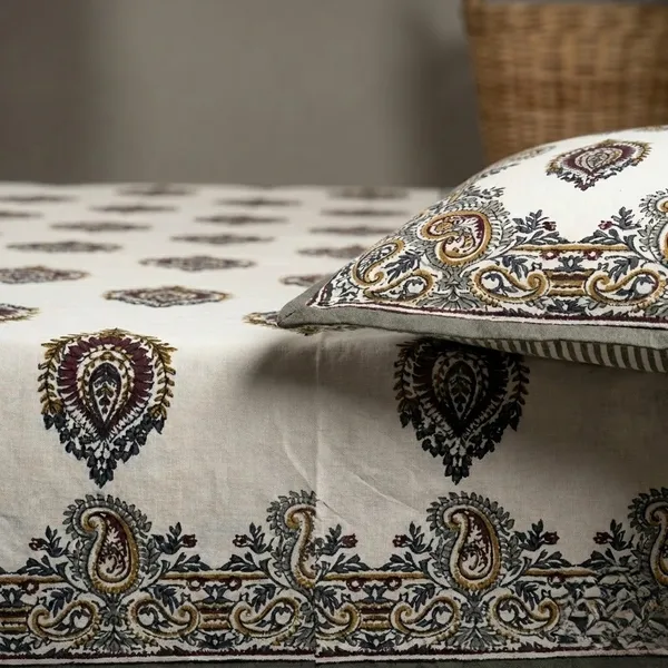 Maharaja_Royal_Paisley_Pure_Cotton_King_Size_Bedsheet_And_Two_Pillow_Covers_(120X120_Inches)