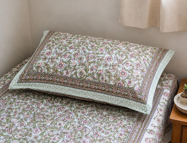 Elegant_Floral_Paisley_Single_Bedsheet_with_Pillow_Cover
