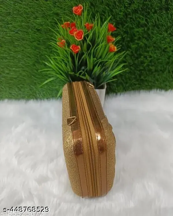 Gold_Polyurethane_Hand_Purse_For_Women