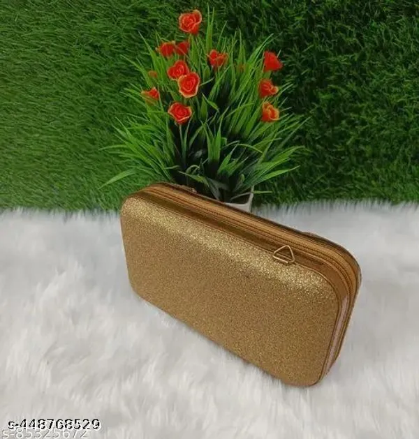 Gold_Polyurethane_Hand_Purse_For_Women