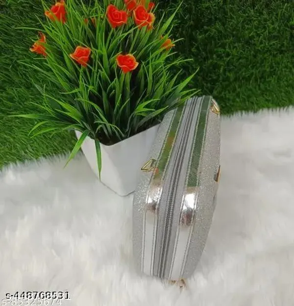 Silver_Polyurethane_Hand_Purse_For_Women