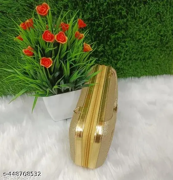 Gold_Polyurethane_Hand_Purse_For_Women