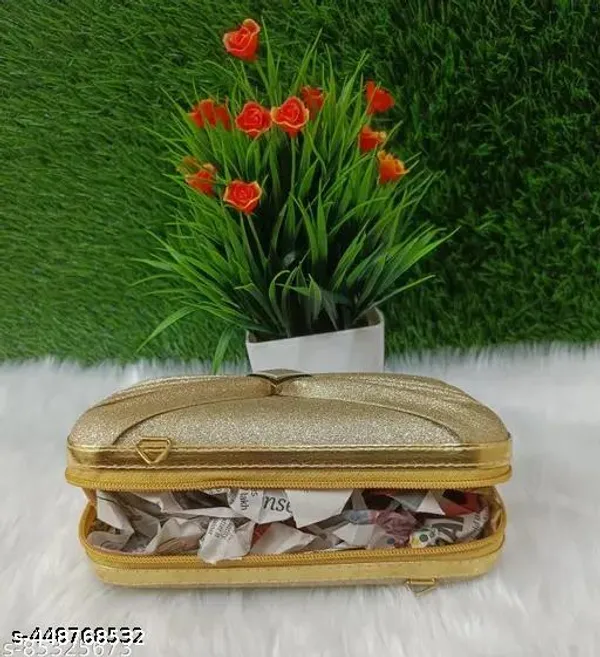 Gold_Polyurethane_Hand_Purse_For_Women