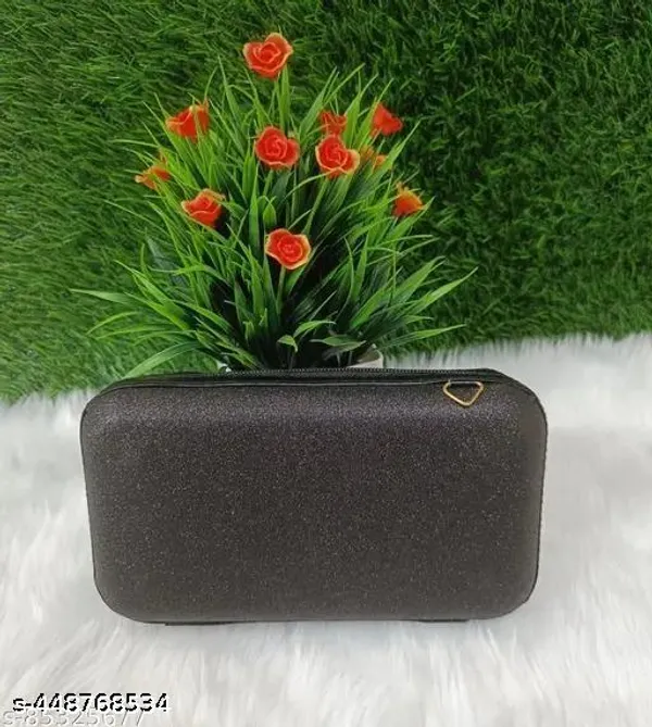 Black_Polyurethane_Hand_Purse_For_Women