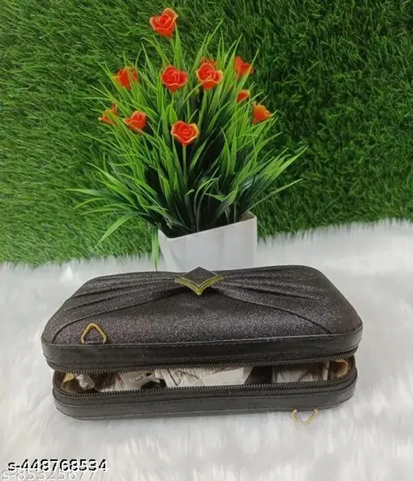 Black_Polyurethane_Hand_Purse_For_Women