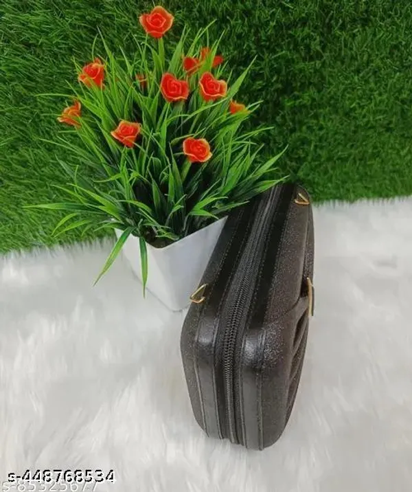 Black_Polyurethane_Hand_Purse_For_Women