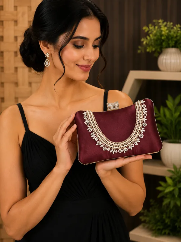 Maroon_Polyurethane_Clutch_For_Women