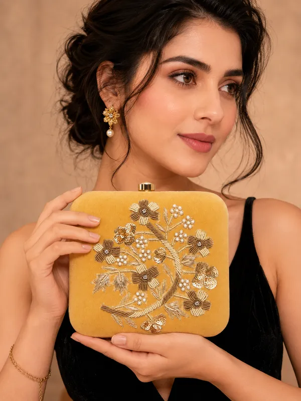 Gold_Polyurethane_Clutch_For_Women