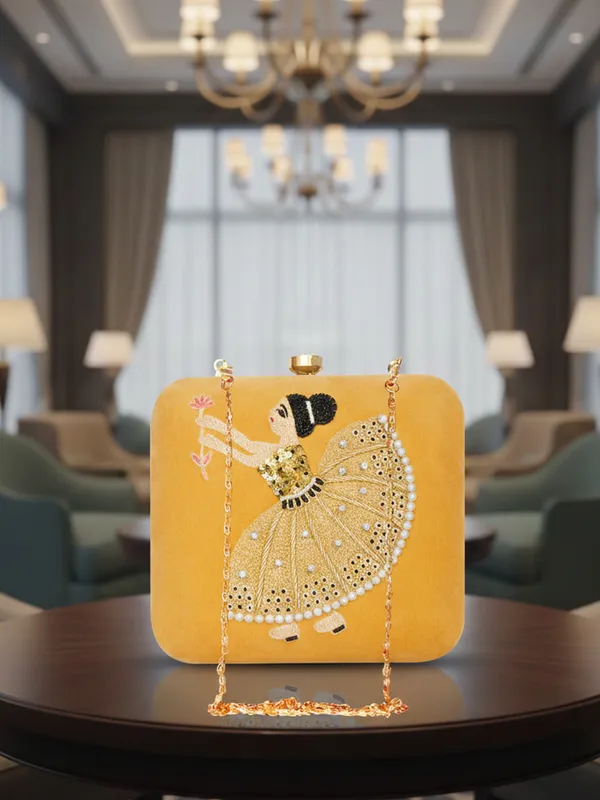 Gold_Polyurethane_Clutch_For_Women