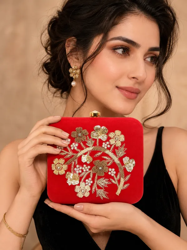 Red_Velvet_Clutch_For_Women