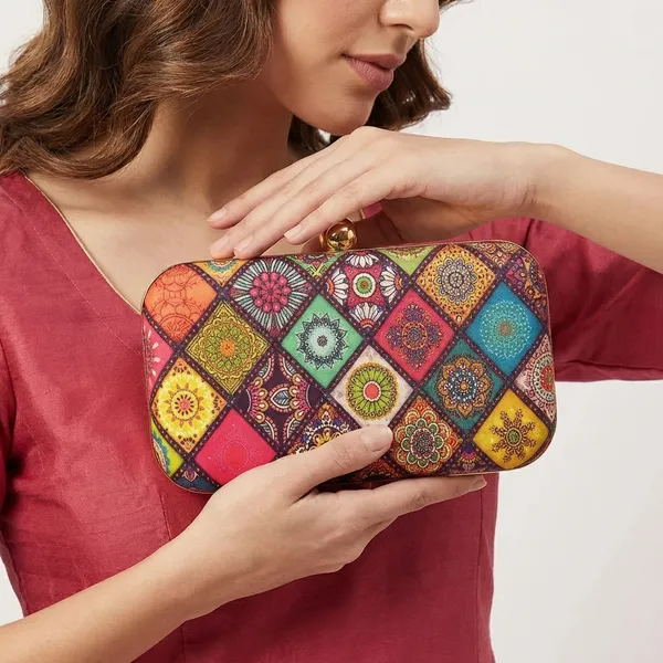 Multicolor_Polyurethane_Clutch_For_Women