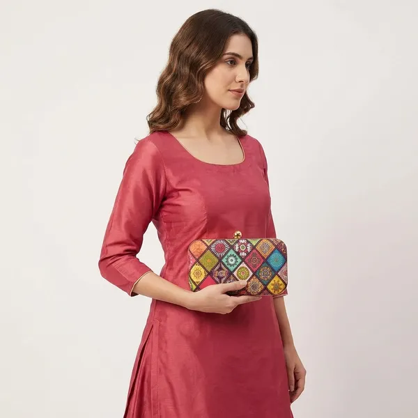 Multicolor_Polyurethane_Clutch_For_Women