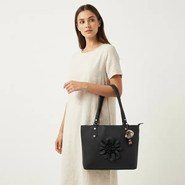 Black_Polyurethane_Handbag_For_Women