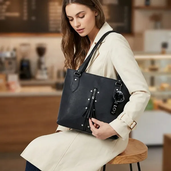 Black_Polyurethane_Handbag_For_Women