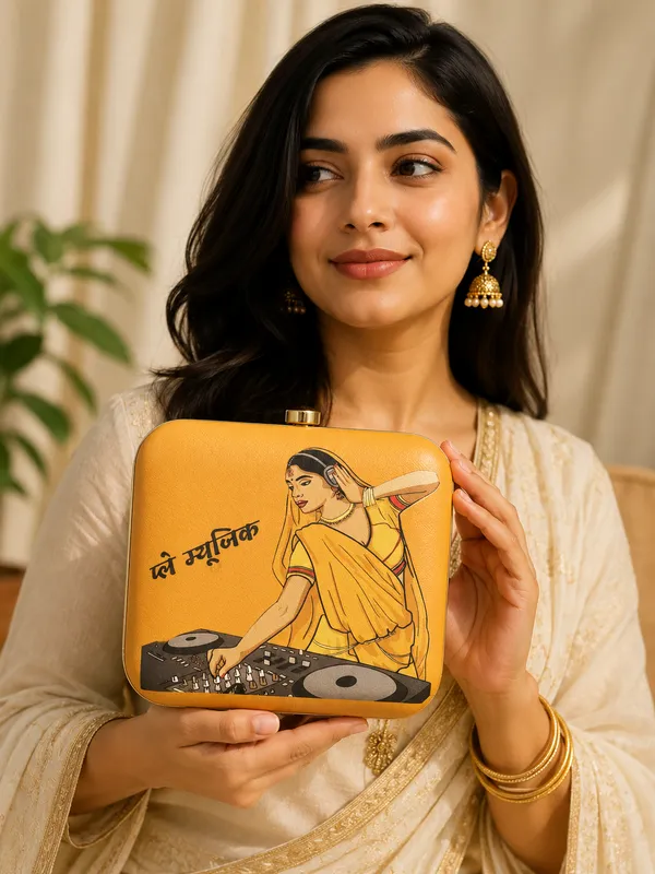 Multicolor_Polyurethane_Clutch_For_Women