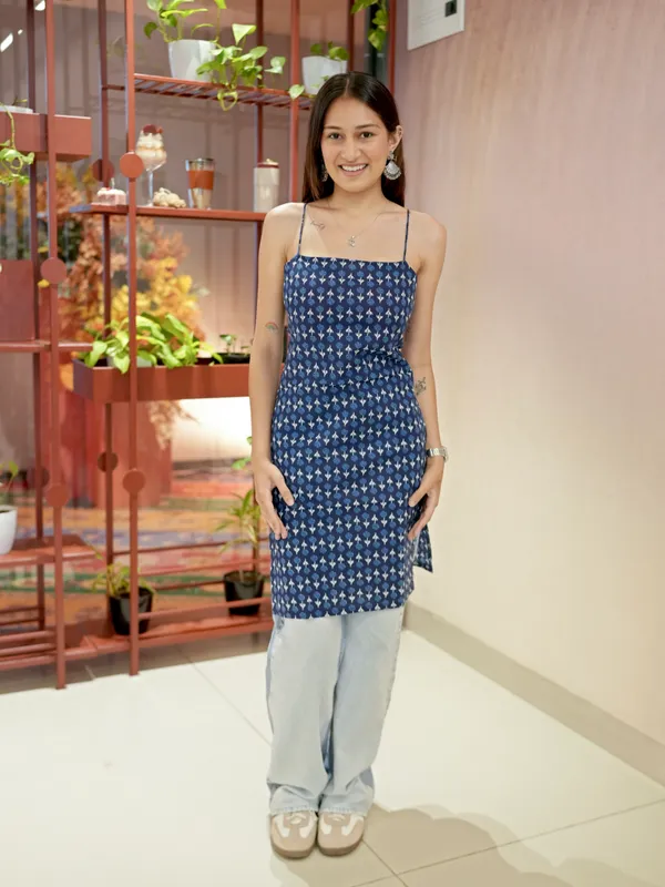 Blue_Floral_Print_Short_Kurti_With_Corset_Back_For_Women