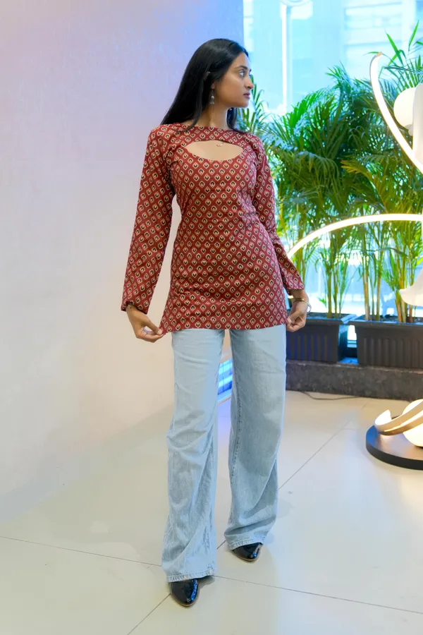Red_Geometric_Print_Long_Sleeve_Short_Kurti_With_Keyhole_Neckline_For_Women