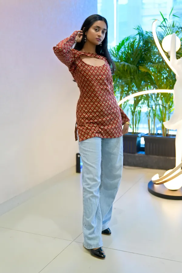 Red_Geometric_Print_Long_Sleeve_Short_Kurti_With_Keyhole_Neckline_For_Women