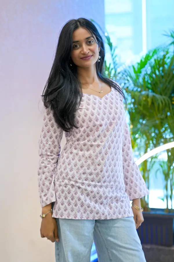 White_Block_Print_Cotton_Tunic_Top_With_Long_Sleeves_For_Women