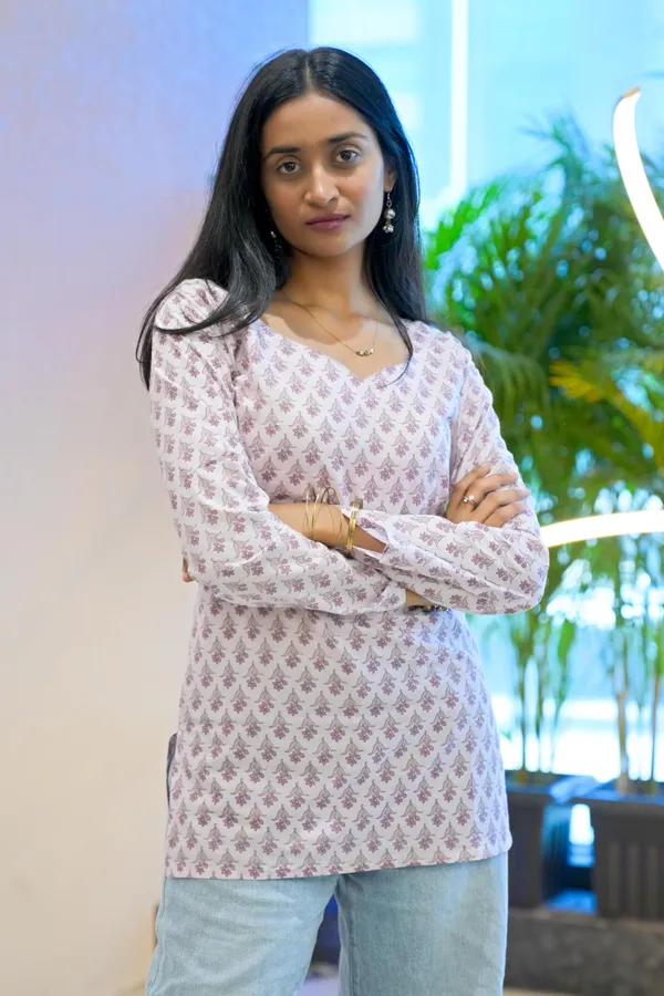 White_Block_Print_Cotton_Tunic_Top_With_Long_Sleeves_For_Women