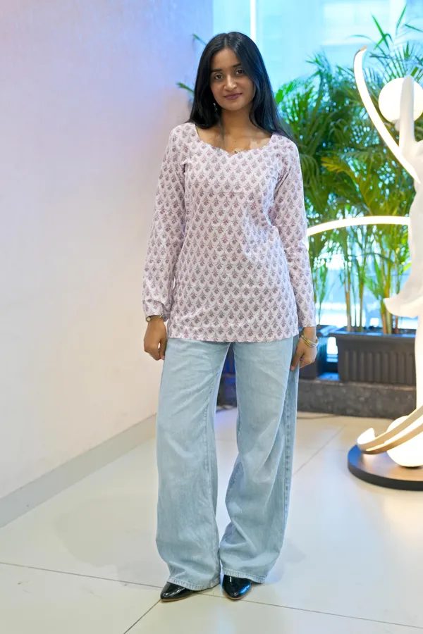 White_Block_Print_Cotton_Tunic_Top_With_Long_Sleeves_For_Women