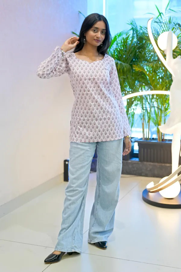 White_Block_Print_Cotton_Tunic_Top_With_Long_Sleeves_For_Women