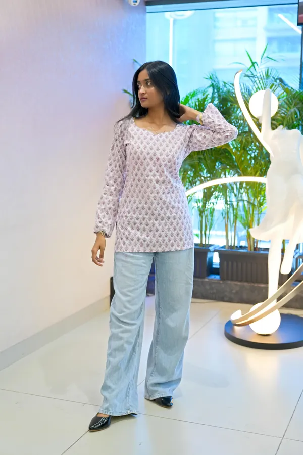 White_Block_Print_Cotton_Tunic_Top_With_Long_Sleeves_For_Women