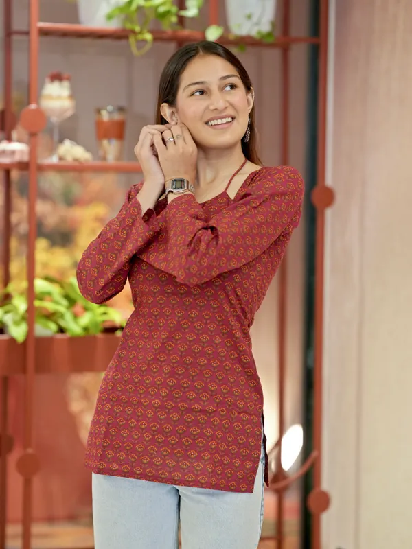 Maroon_Textured_Long_Sleeve_Short_Kurti_With_Corset_Back_For_Women