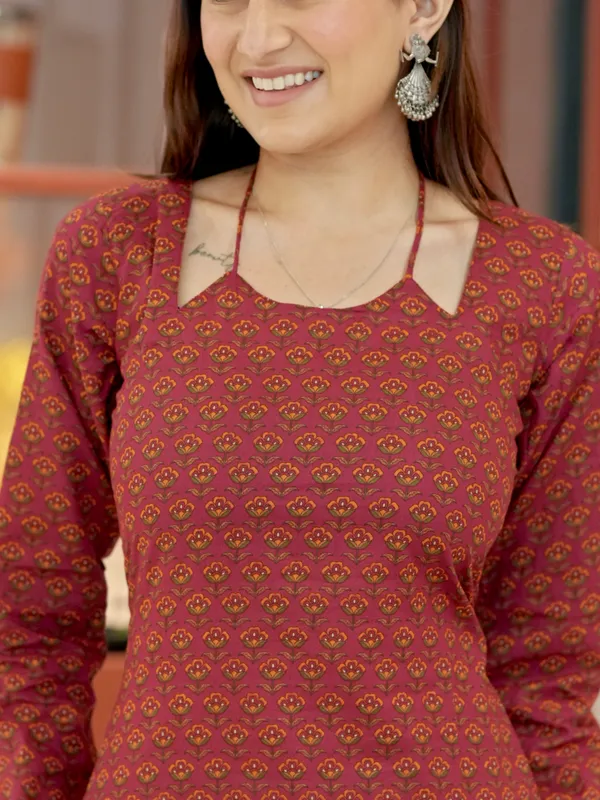 Maroon_Textured_Long_Sleeve_Short_Kurti_With_Corset_Back_For_Women
