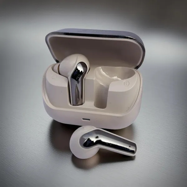 Pearl_Chrome_Blastpods_Bluetooth_True_Wireless