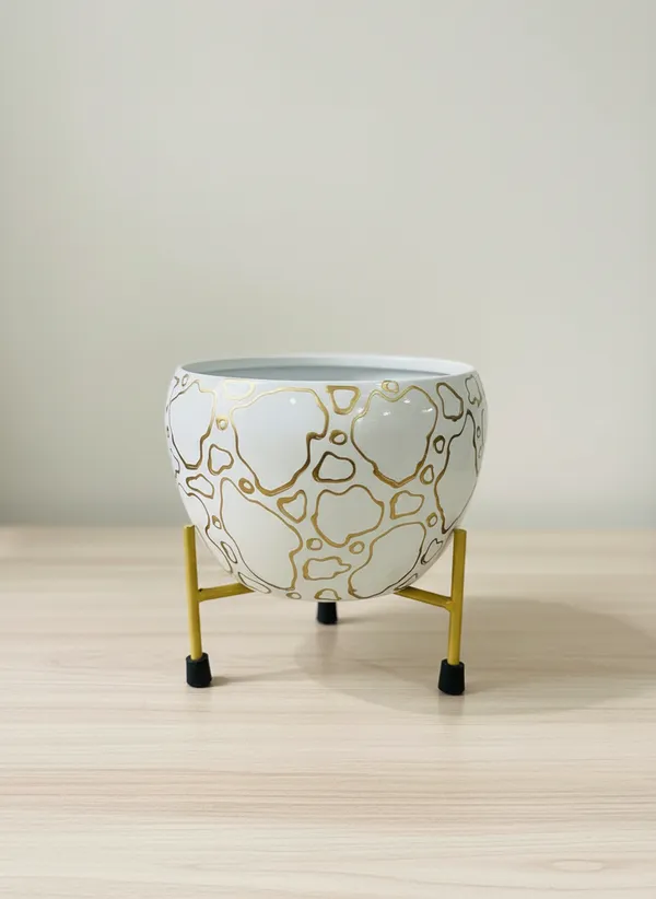 Modern_Geometric_Print_Planter_With_Gold_Metal_Stand