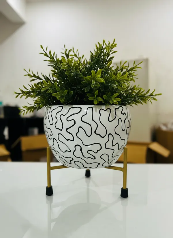 Modern_Abstract_Line_Print_Planter_With_Gold_Metal_Stand