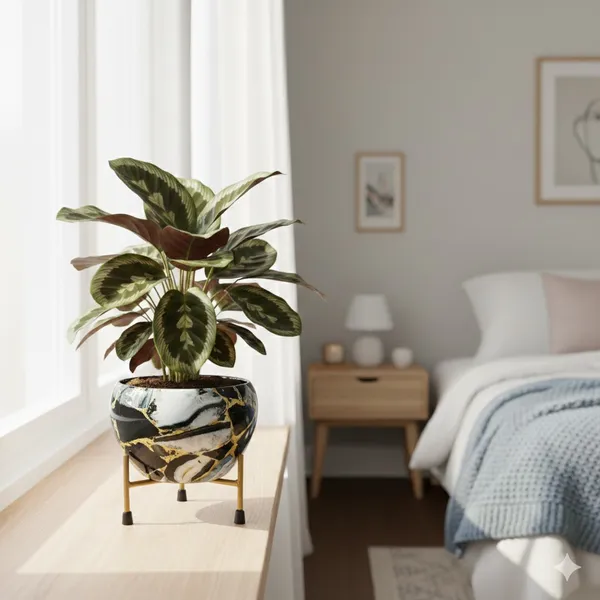 Contemporary_Marble_Print_Planter_With_Gold_Metal_Stand