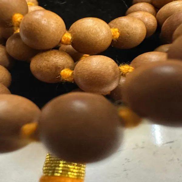 Yellow_Chandan_Mala_Pila_Dhaga_8Mm_For_Home_And_Office