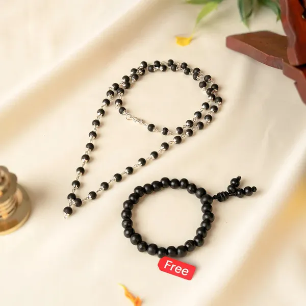 Silver_Capped_Karungali_Mala_With_Free_Karungali_Bracelet