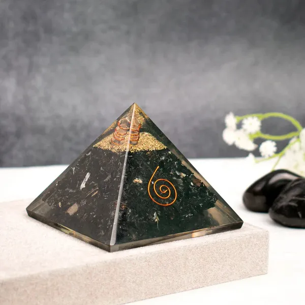 Dark_Green_Black_Obsidian_Pyramid_For_Unisex