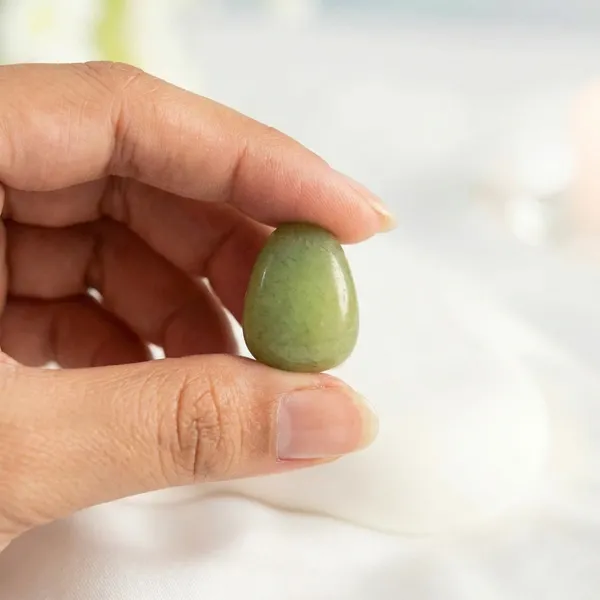 Parrot_Green_Green_Aventurine_Tumble_For_Gemini_Zodiac
