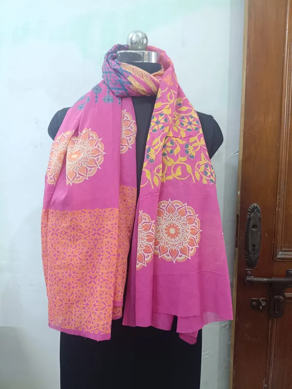 Multicolor_Printed_Reversible_Scarf_With_Mandala_And_Floral_Patterns