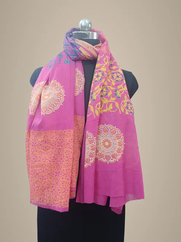 Multicolor_Printed_Reversible_Scarf_With_Mandala_And_Floral_Patterns