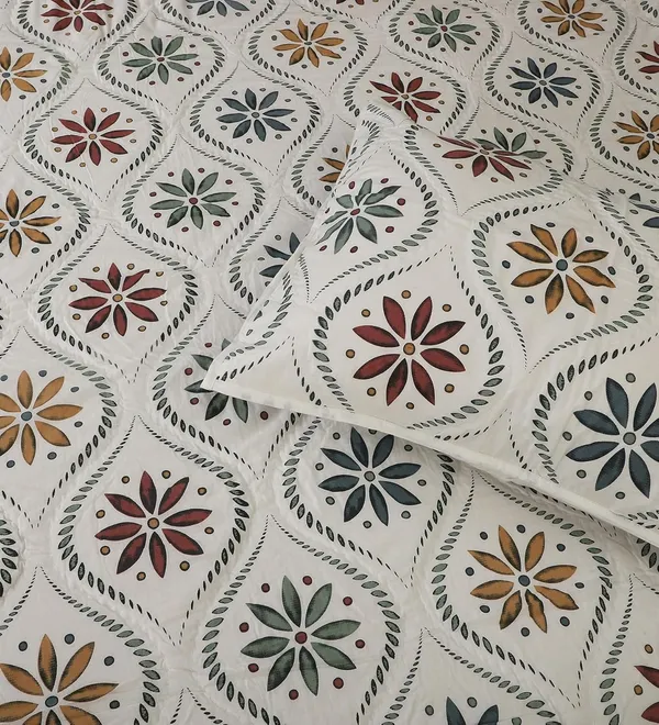 Multicolor_Cotton_Premium_Quilt_With_Pillow_Covers_For_Bed_Room