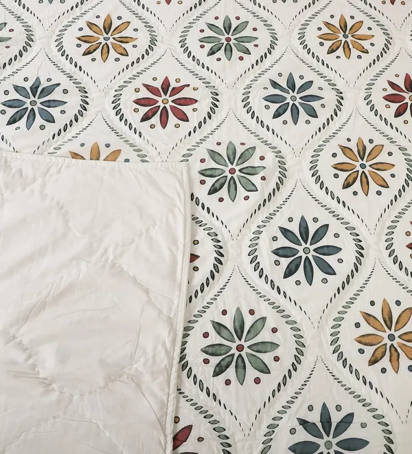 Multicolor_Cotton_Premium_Quilt_With_Pillow_Covers_For_Bed_Room